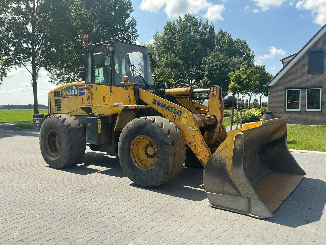 Komatsu WA320-5H - Wheel loader: picture 3 Komatsu WA320-5H - Wheel loader: picture 3