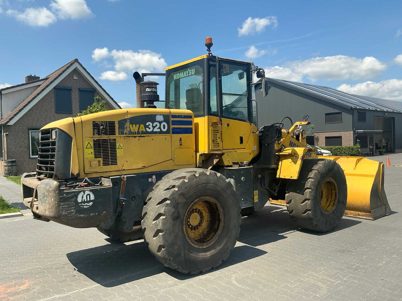 Komatsu WA320-5H - Wheel loader: picture 5 Komatsu WA320-5H - Wheel loader: picture 5