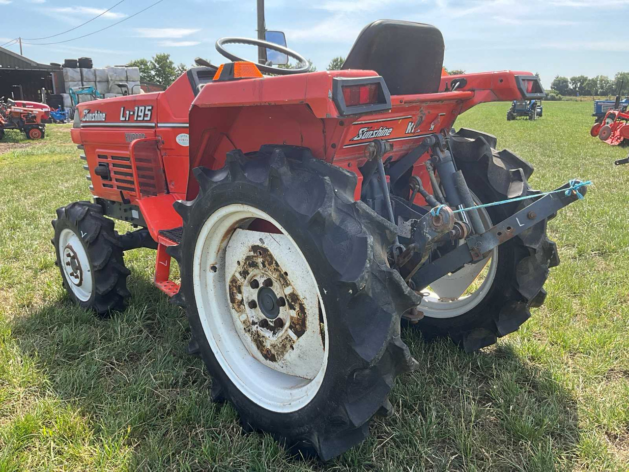 Compact tractor Kubota L1-195: picture 7