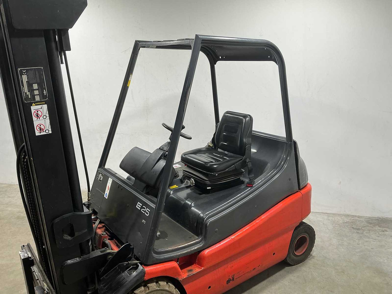 LINDE - E25 - FORKLIFT TRUCK - Forklift: picture 2 LINDE - E25 - FORKLIFT TRUCK - Forklift: picture 2