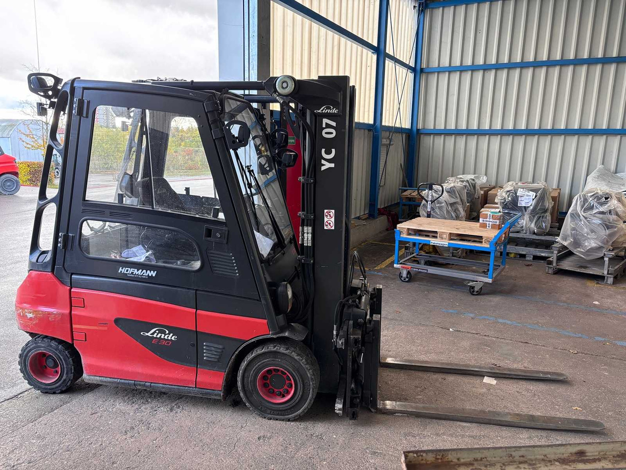 LINDE - E30-SERIES-387 - 2022 - ELECTRIC - FORKLIFT - Forklift: picture 1 LINDE - E30-SERIES-387 - 2022 - ELECTRIC - FORKLIFT - Forklift: picture 1