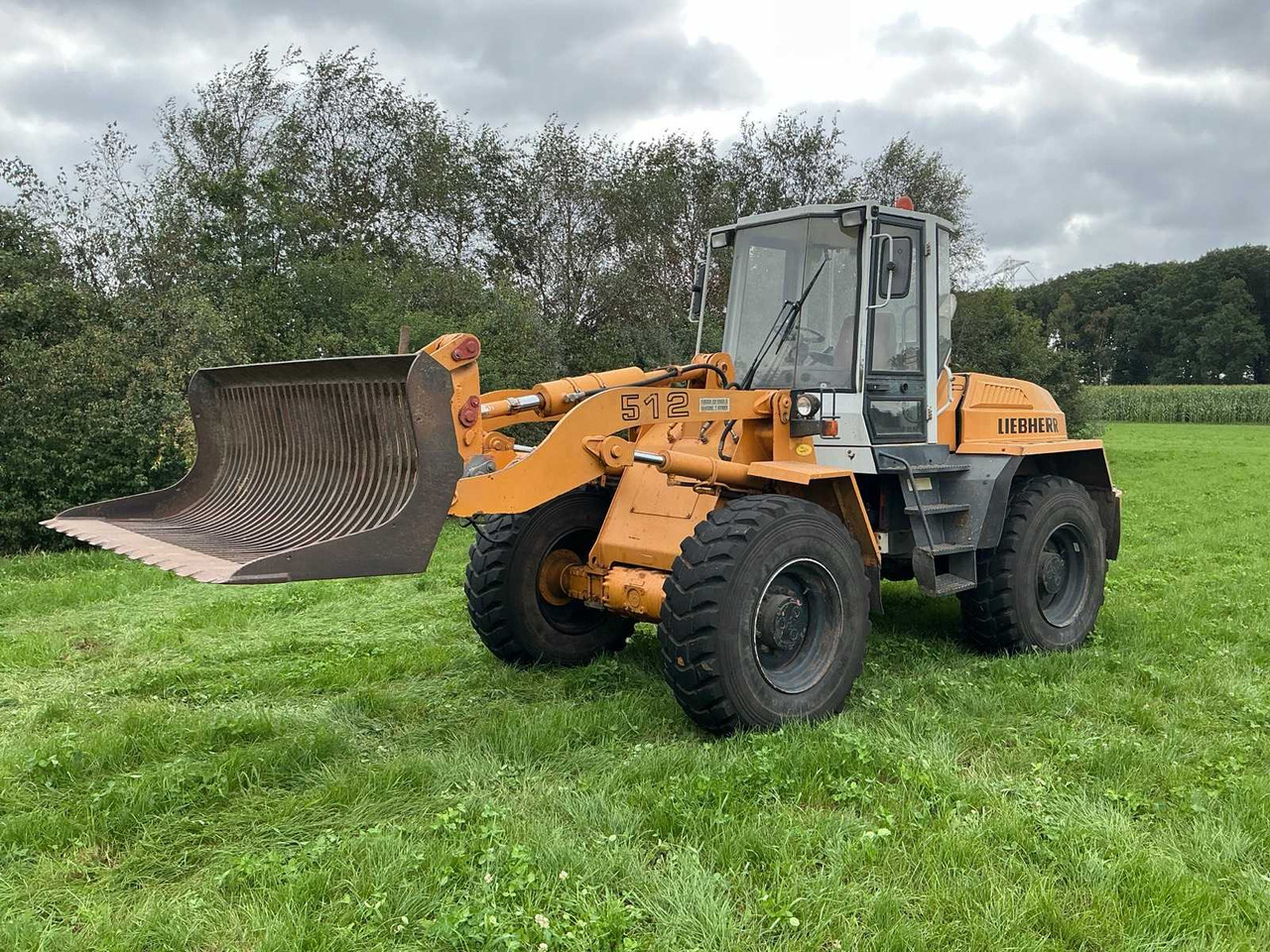 Liebherr 1993 LIEBHERR L512 SHOVEL - Wheel loader: picture 1 Liebherr 1993 LIEBHERR L512 SHOVEL - Wheel loader: picture 1