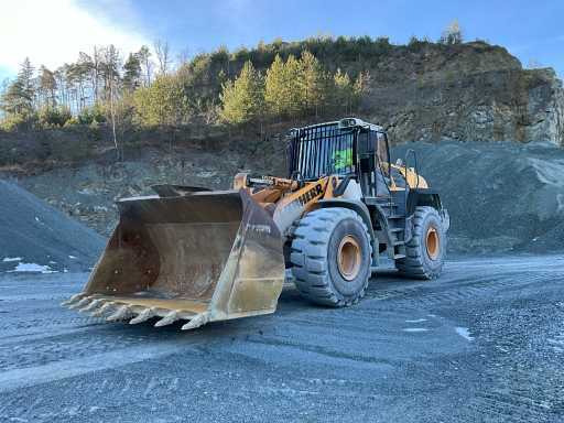 Liebherr L580 - Wheel loader: picture 2 Liebherr L580 - Wheel loader: picture 2