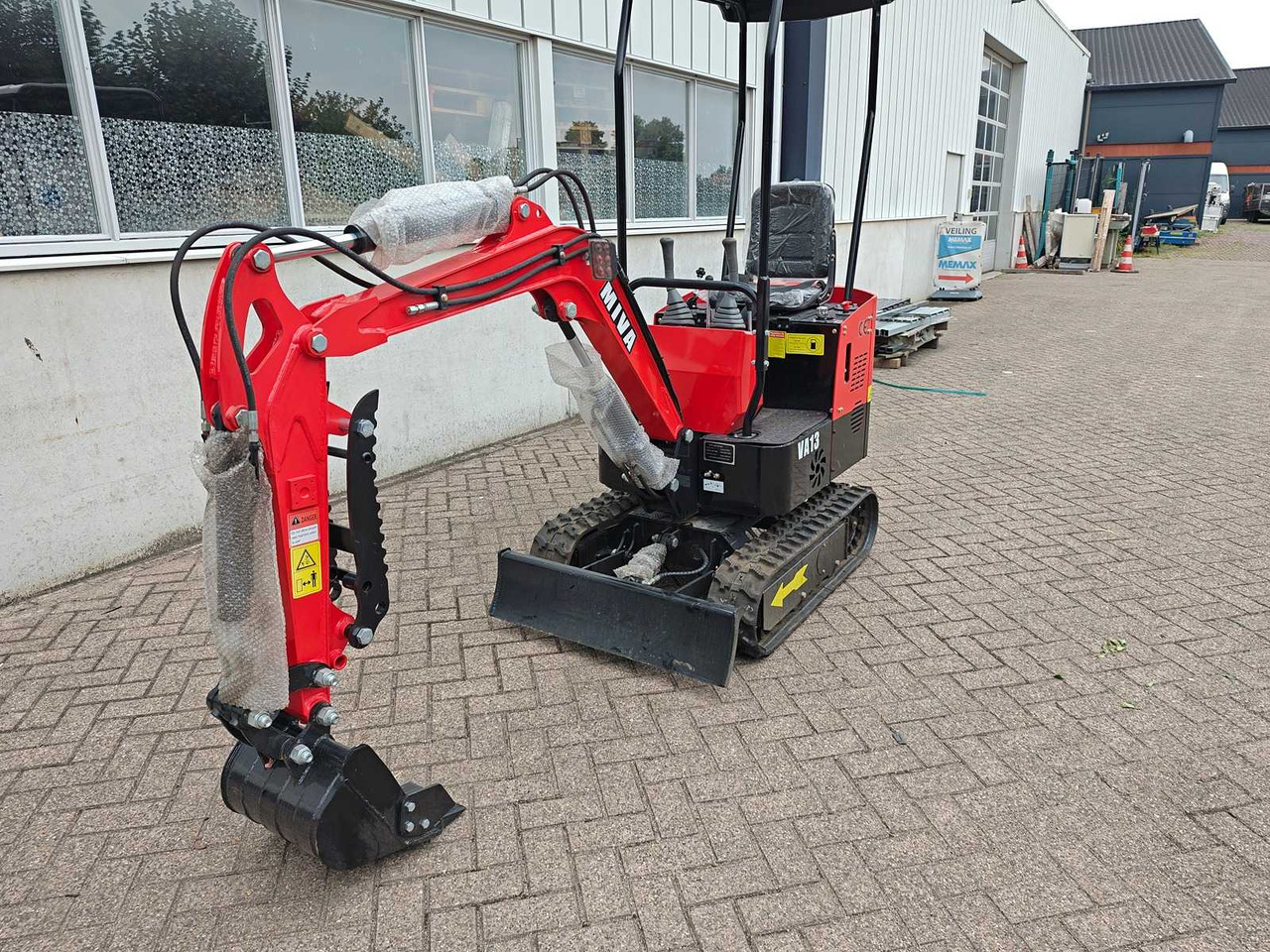 Mini excavator MIVA VA13: picture 8