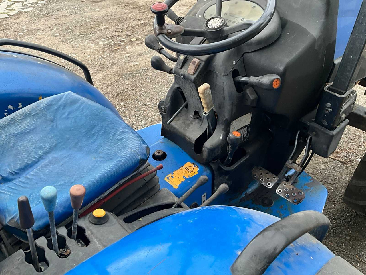 Compact tractor New Holland TCE50: picture 22