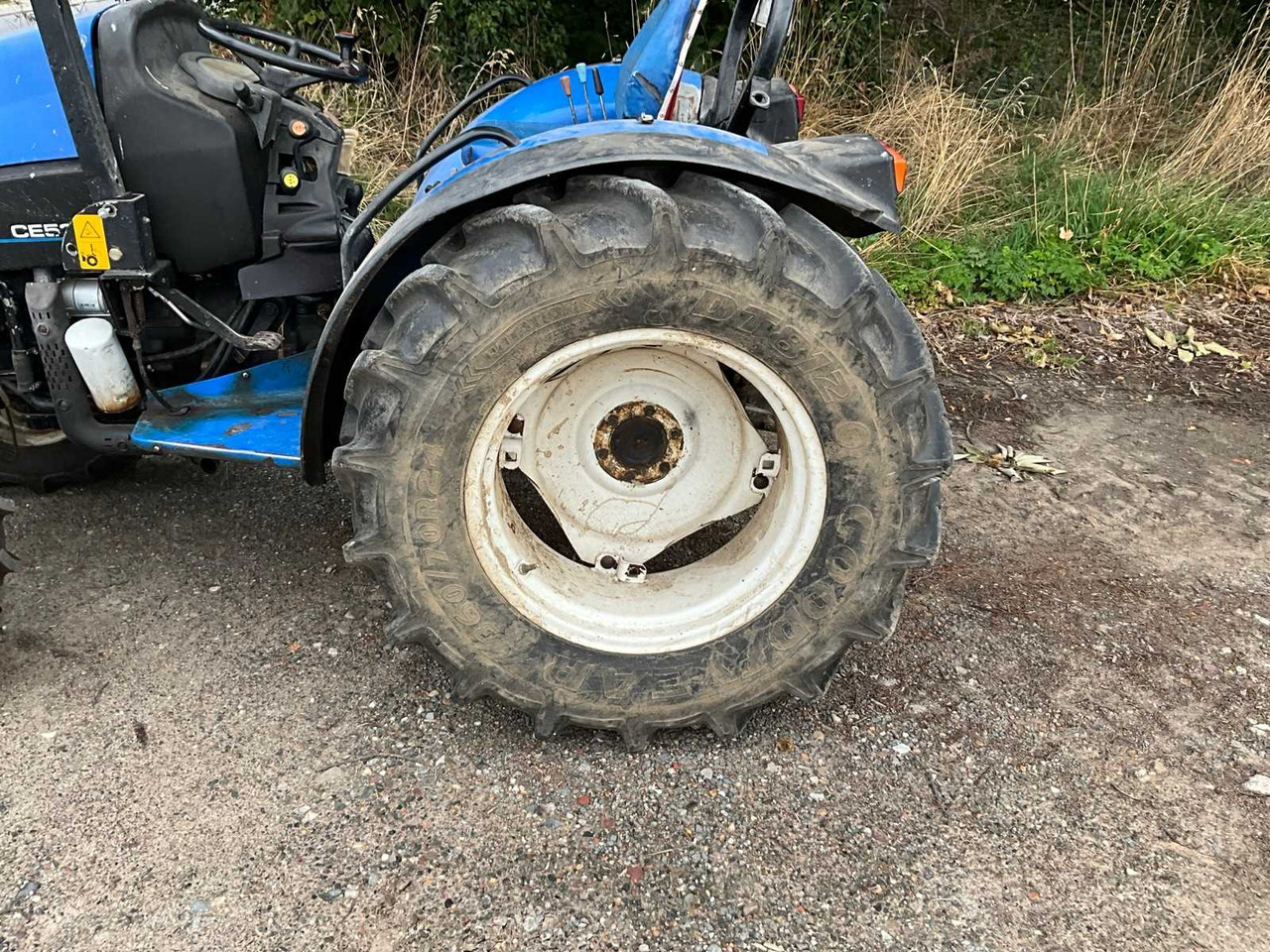 Compact tractor New Holland TCE50: picture 10