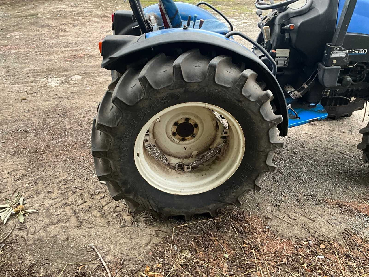 Compact tractor New Holland TCE50: picture 11