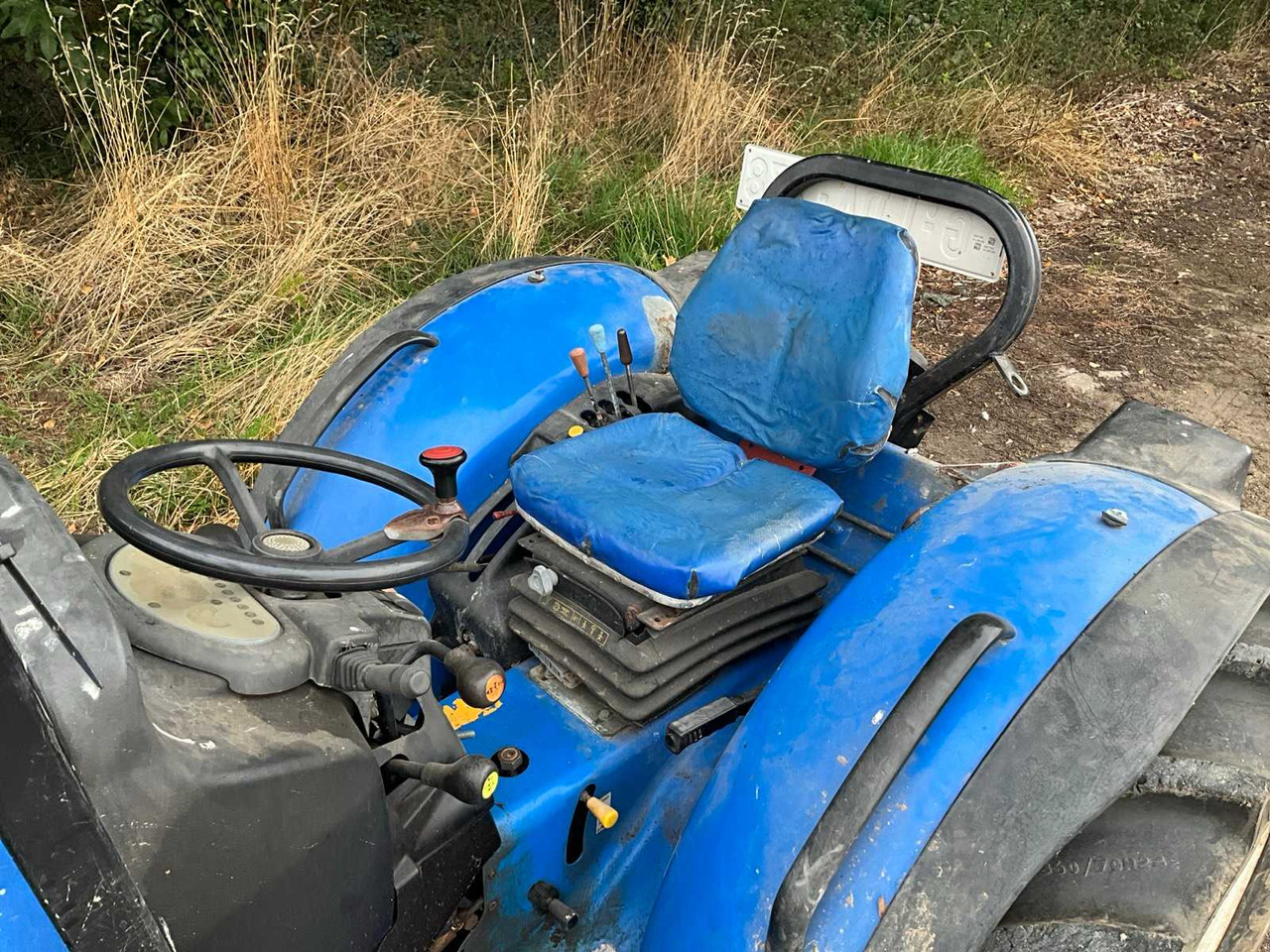 Compact tractor New Holland TCE50: picture 16