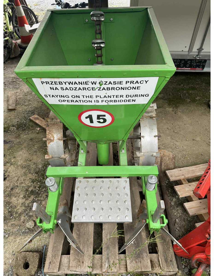 Potato harvester and planter lot - Potato harvester: picture 2 Potato harvester and planter lot - Potato harvester: picture 2