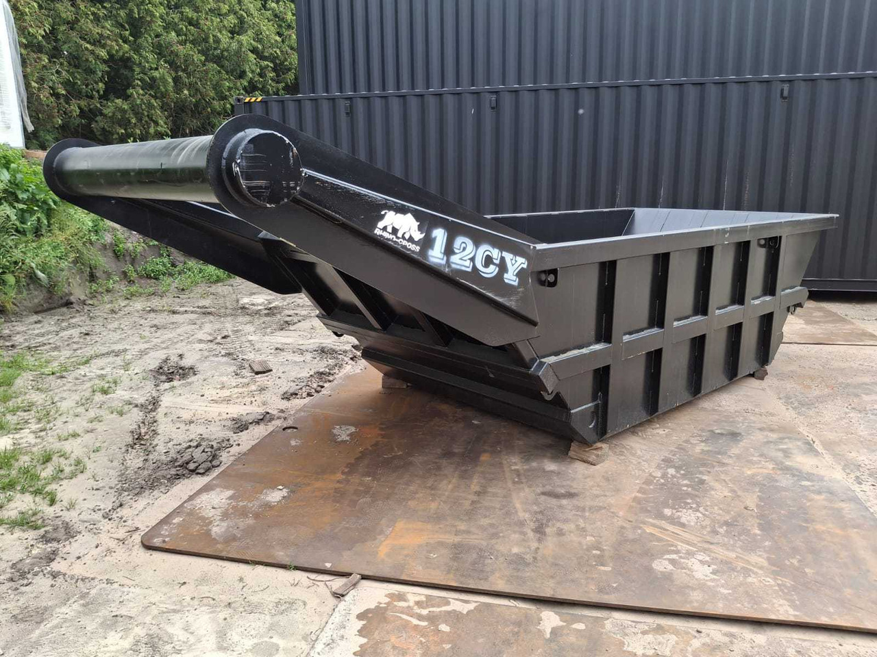Rhino-cross 12 kuub - Skip bin: picture 1 Rhino-cross 12 kuub - Skip bin: picture 1