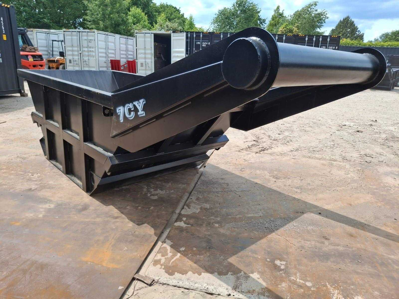 Rhino-cross 7 kuub - Skip bin: picture 5 Rhino-cross 7 kuub - Skip bin: picture 5