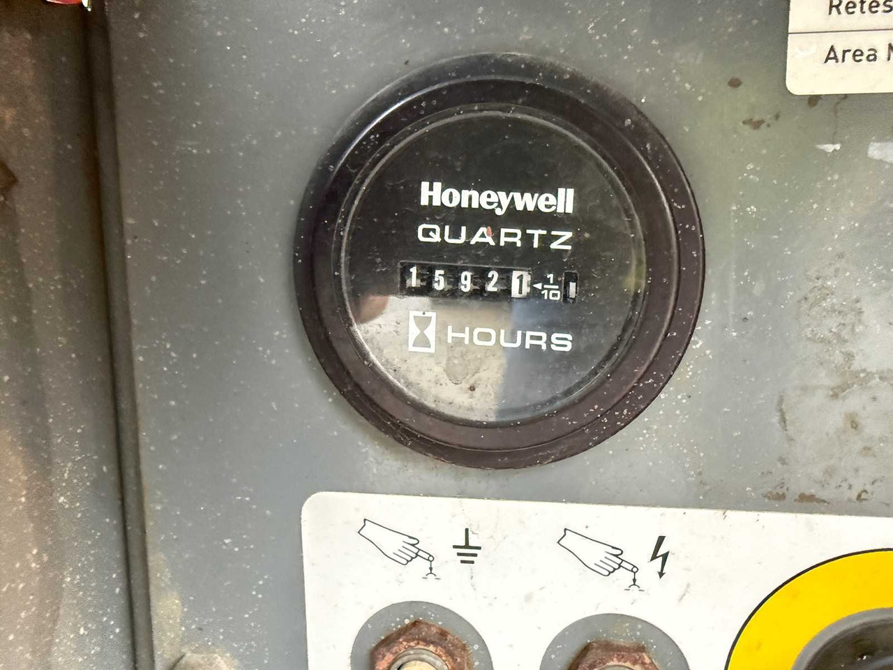 Aerial platform SKYJACK - SJ6832RT - 4X4 - DIESEL - 11.8 METERS - 2016 - AERIAL WORK PLATFORM: picture 18