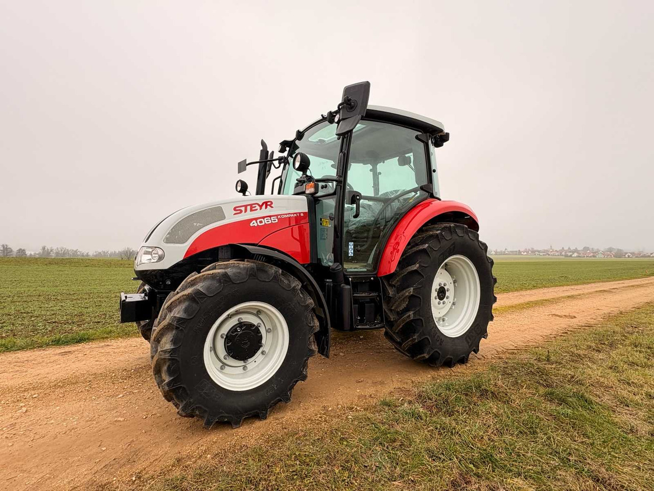 STEYR 4065 S - COMPACT ALL-WHEEL DRIVE TRACTOR (2022) - Farm tractor: picture 1 STEYR 4065 S - COMPACT ALL-WHEEL DRIVE TRACTOR (2022) - Farm tractor: picture 1
