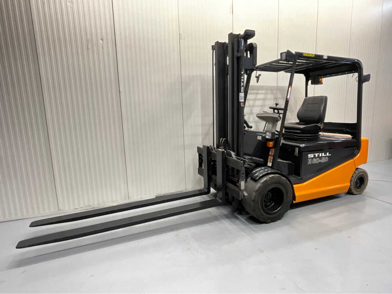 STILL R60-50 FORKLIFT 5000KG WITH FORK POSITIONER - BATTERY 2018 - FORKS 2400MM - Forklift: picture 1 STILL R60-50 FORKLIFT 5000KG WITH FORK POSITIONER - BATTERY 2018 - FORKS 2400MM - Forklift: picture 1