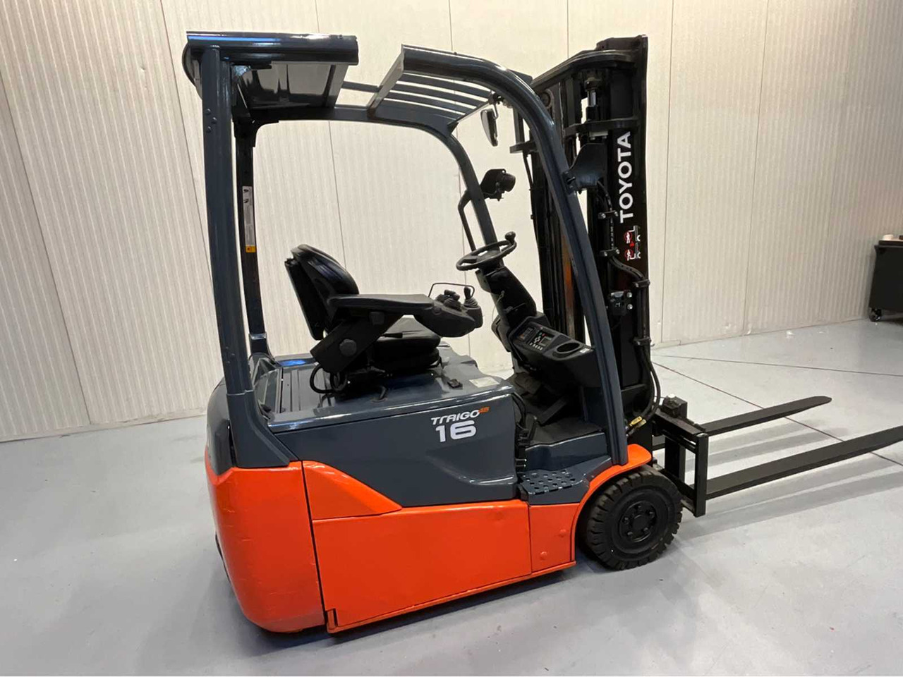 Forklift TOYOTA - 8FBE16T - FORKLIFT YEAR OF MANUFACTURE 2019- SPOONS 160CM - 7325 HOURS - SIDE-SHIFT: picture 6 Forklift TOYOTA - 8FBE16T - FORKLIFT YEAR OF MANUFACTURE 2019- SPOONS 160CM - 7325 HOURS - SIDE-SHIFT: picture 6