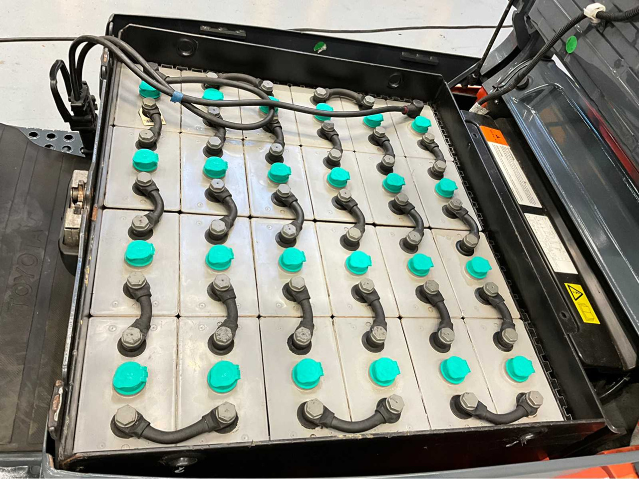 Forklift TOYOTA - 8FBE16T - FORKLIFT YEAR OF MANUFACTURE 2019- SPOONS 160CM - 7325 HOURS - SIDE-SHIFT: picture 19 Forklift TOYOTA - 8FBE16T - FORKLIFT YEAR OF MANUFACTURE 2019- SPOONS 160CM - 7325 HOURS - SIDE-SHIFT: picture 19