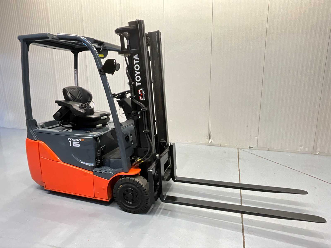 Forklift TOYOTA - 8FBE16T - FORKLIFT YEAR OF MANUFACTURE 2019- SPOONS 160CM - 7325 HOURS - SIDE-SHIFT: picture 8 Forklift TOYOTA - 8FBE16T - FORKLIFT YEAR OF MANUFACTURE 2019- SPOONS 160CM - 7325 HOURS - SIDE-SHIFT: picture 8