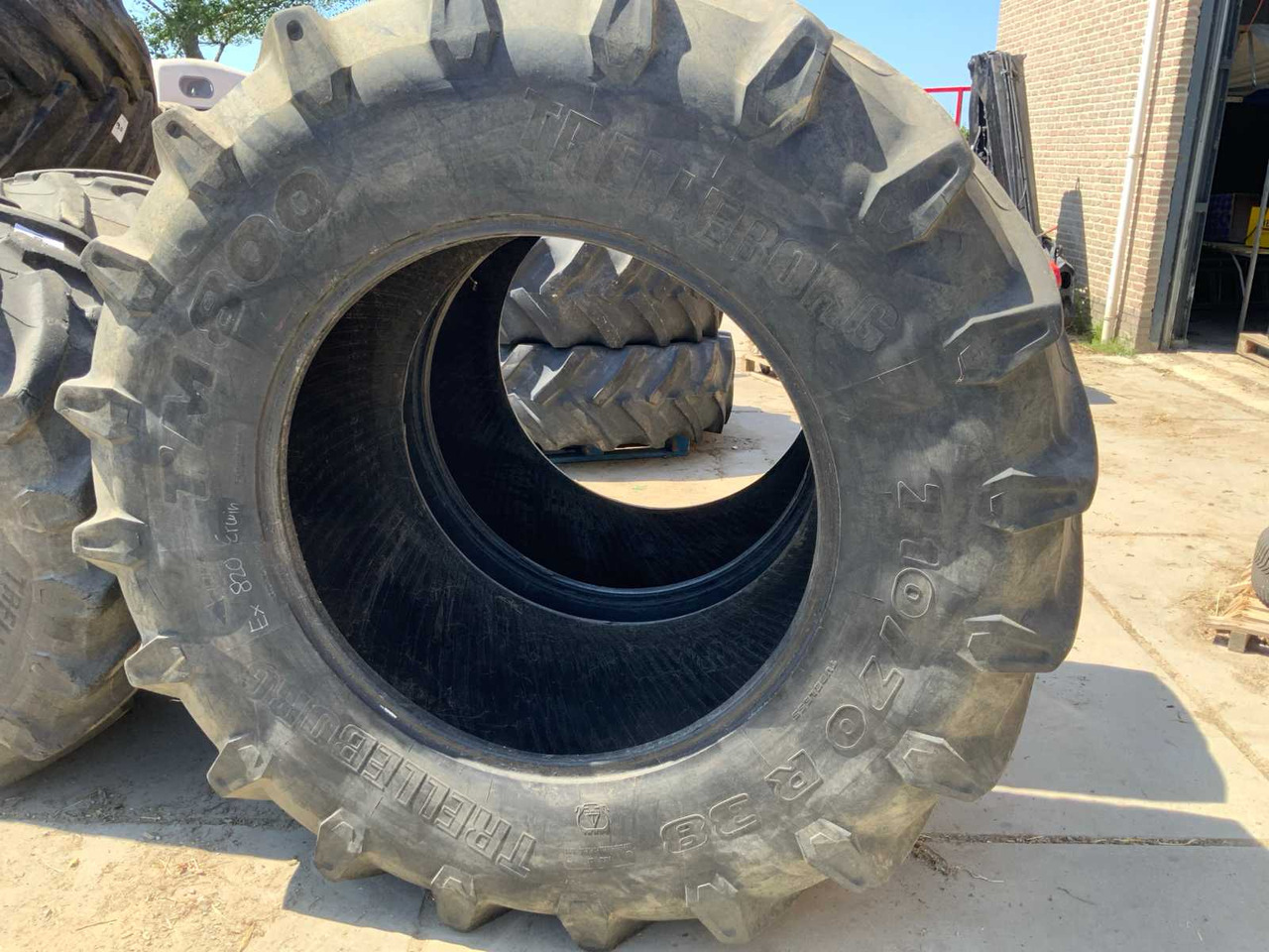 Trelleborg TM 800 - Wheels and tires for Farm tractor: picture 2 Trelleborg TM 800 - Wheels and tires for Farm tractor: picture 2
