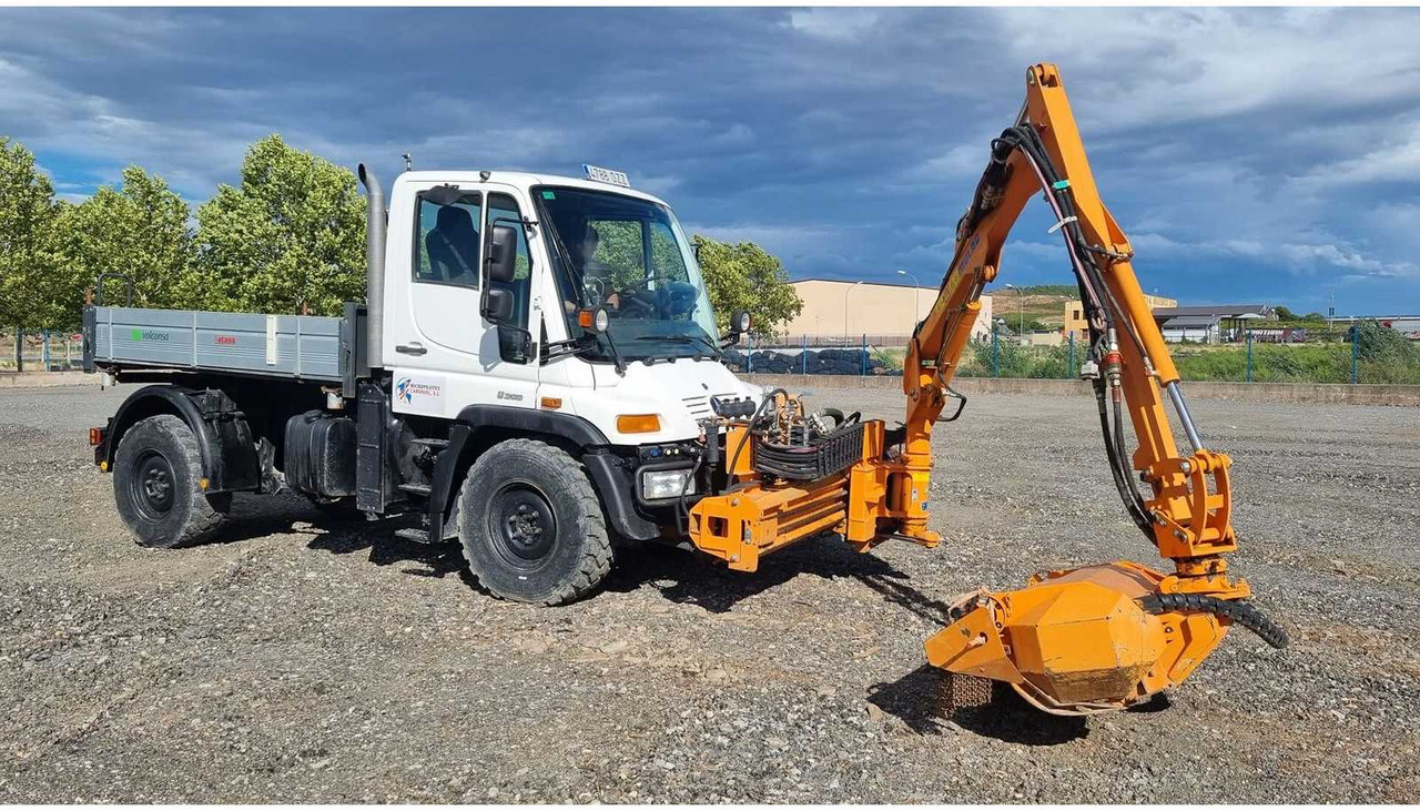 MERCEDES BENZ UNIMOG U 300 UTILITY TRUCK WITH ACCESORIES - 2006 - Truck: picture 2 MERCEDES BENZ UNIMOG U 300 UTILITY TRUCK WITH ACCESORIES - 2006 - Truck: picture 2