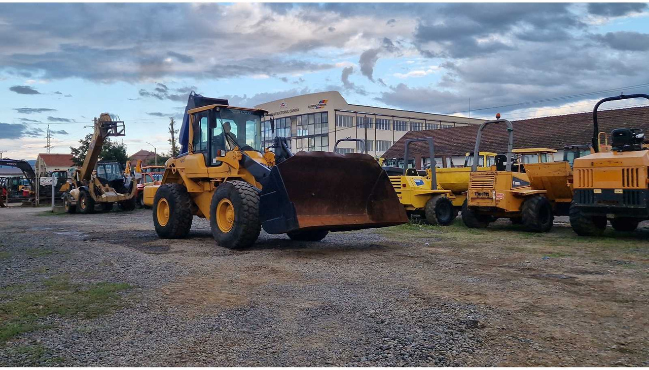 VOLVO L90F - Wheel loader: picture 4 VOLVO L90F - Wheel loader: picture 4