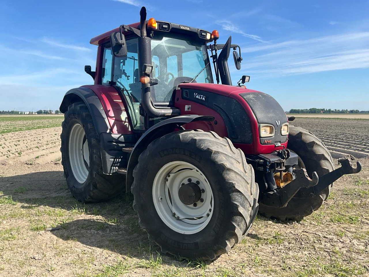 Valtra N142 - Farm tractor: picture 4 Valtra N142 - Farm tractor: picture 4