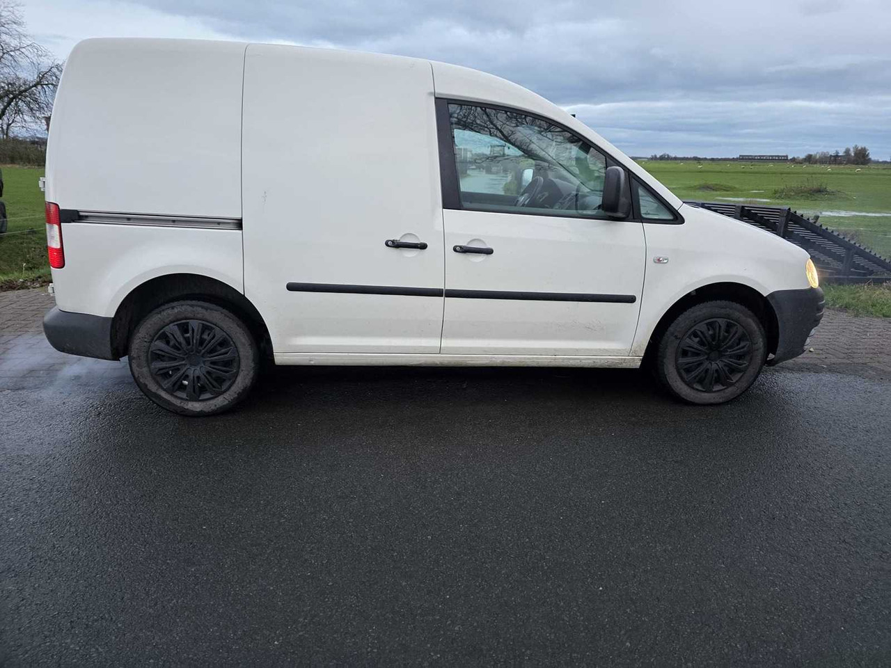 2009 VOLKSWAGEN CADDY 2.0 SDI COMMERCIAL VEHICLE - Van: picture 5 2009 VOLKSWAGEN CADDY 2.0 SDI COMMERCIAL VEHICLE - Van: picture 5