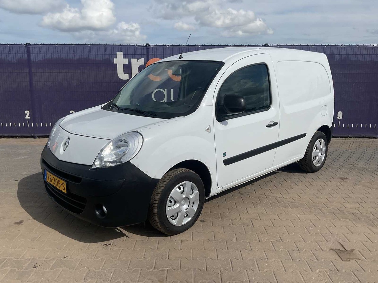 2013 - RENAULT - KANGOO EXPRESS - Z.E. - COMMERCIAL VEHICLE - Van: picture 1 2013 - RENAULT - KANGOO EXPRESS - Z.E. - COMMERCIAL VEHICLE - Van: picture 1