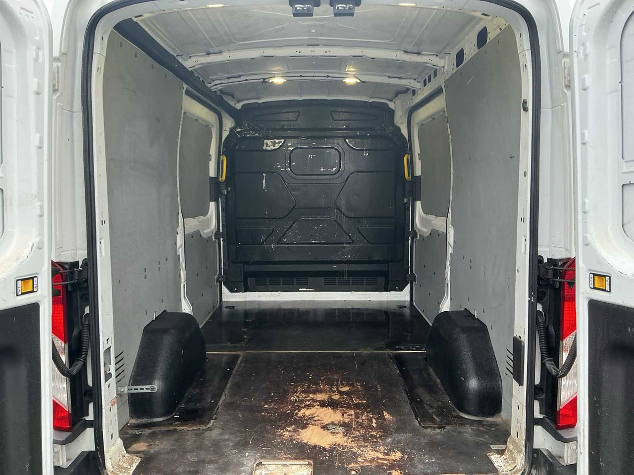 2016 - FORD - TRANSIT - 310 2.2 TDCI L2H2 TR - COMMERCIAL VEHICLE - Van: picture 5 2016 - FORD - TRANSIT - 310 2.2 TDCI L2H2 TR - COMMERCIAL VEHICLE - Van: picture 5