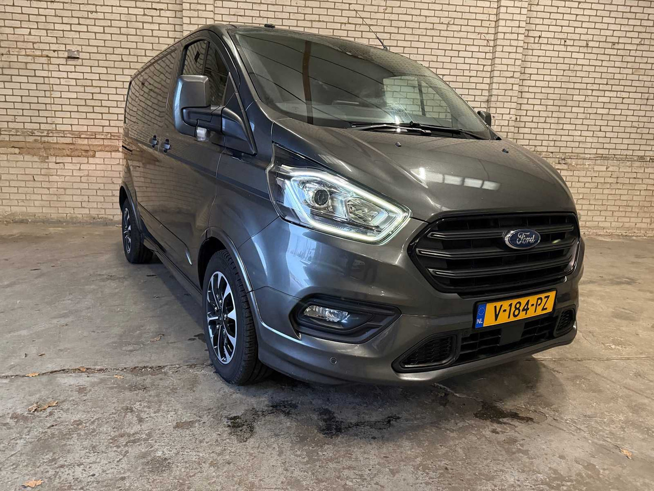 FORD TRANSIT CUSTOM SPORT 2.0 TDCI YEAR: 2017, V-184-PZ - Van: picture 2 FORD TRANSIT CUSTOM SPORT 2.0 TDCI YEAR: 2017, V-184-PZ - Van: picture 2