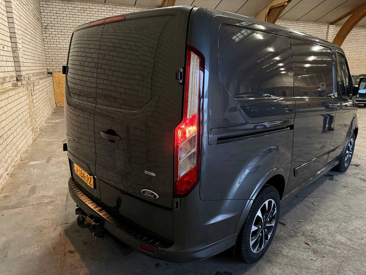 FORD TRANSIT CUSTOM SPORT 2.0 TDCI YEAR: 2017, V-184-PZ - Van: picture 5 FORD TRANSIT CUSTOM SPORT 2.0 TDCI YEAR: 2017, V-184-PZ - Van: picture 5