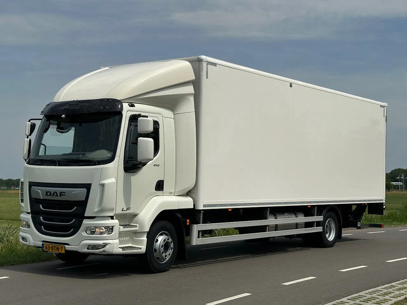 DAF LF 210 LF210.14. EURO6. 2022. 183401km 805x248x248. Bakwagen met Laadklep 2500kg - Box truck: picture 1 DAF LF 210 LF210.14. EURO6. 2022. 183401km 805x248x248. Bakwagen met Laadklep 2500kg - Box truck: picture 1