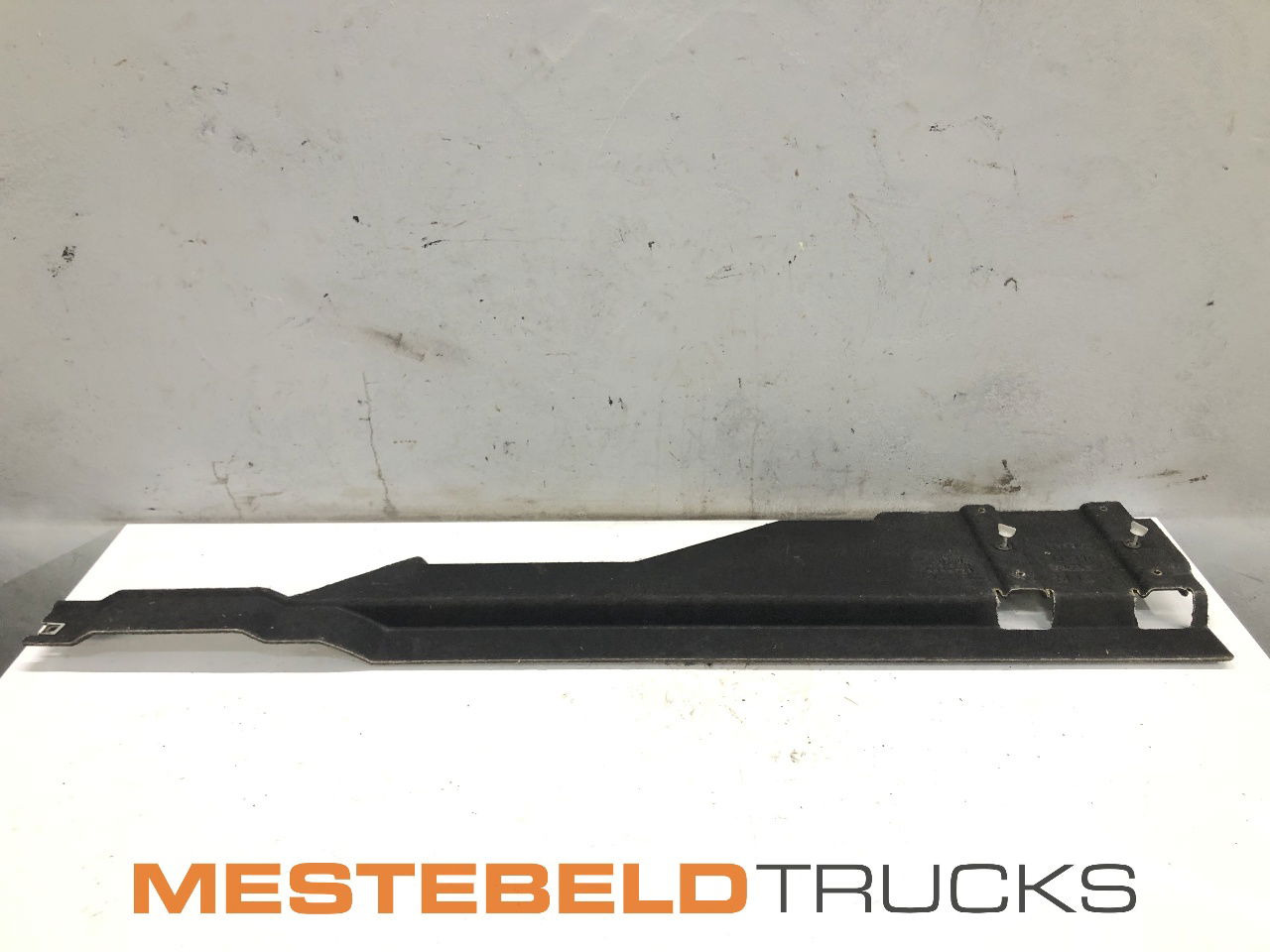 DAF Geluidsafschermkap links boven - Frame/ Chassis for Truck: picture 2 DAF Geluidsafschermkap links boven - Frame/ Chassis for Truck: picture 2