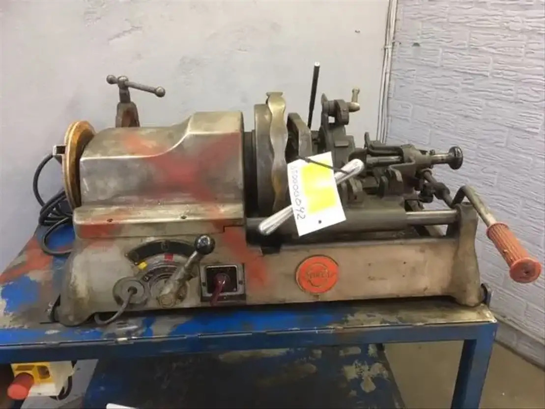 Diversen Draadsnijmachine Brutol type 713 - Machine tool: picture 2 Diversen Draadsnijmachine Brutol type 713 - Machine tool: picture 2