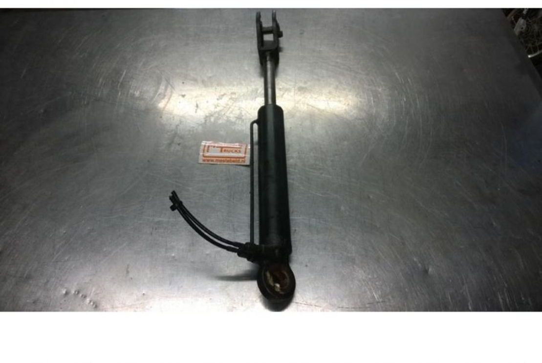 Mercedes Benz Cabinekantelcilinder - Cab suspension for Truck: picture 1 Mercedes Benz Cabinekantelcilinder - Cab suspension for Truck: picture 1