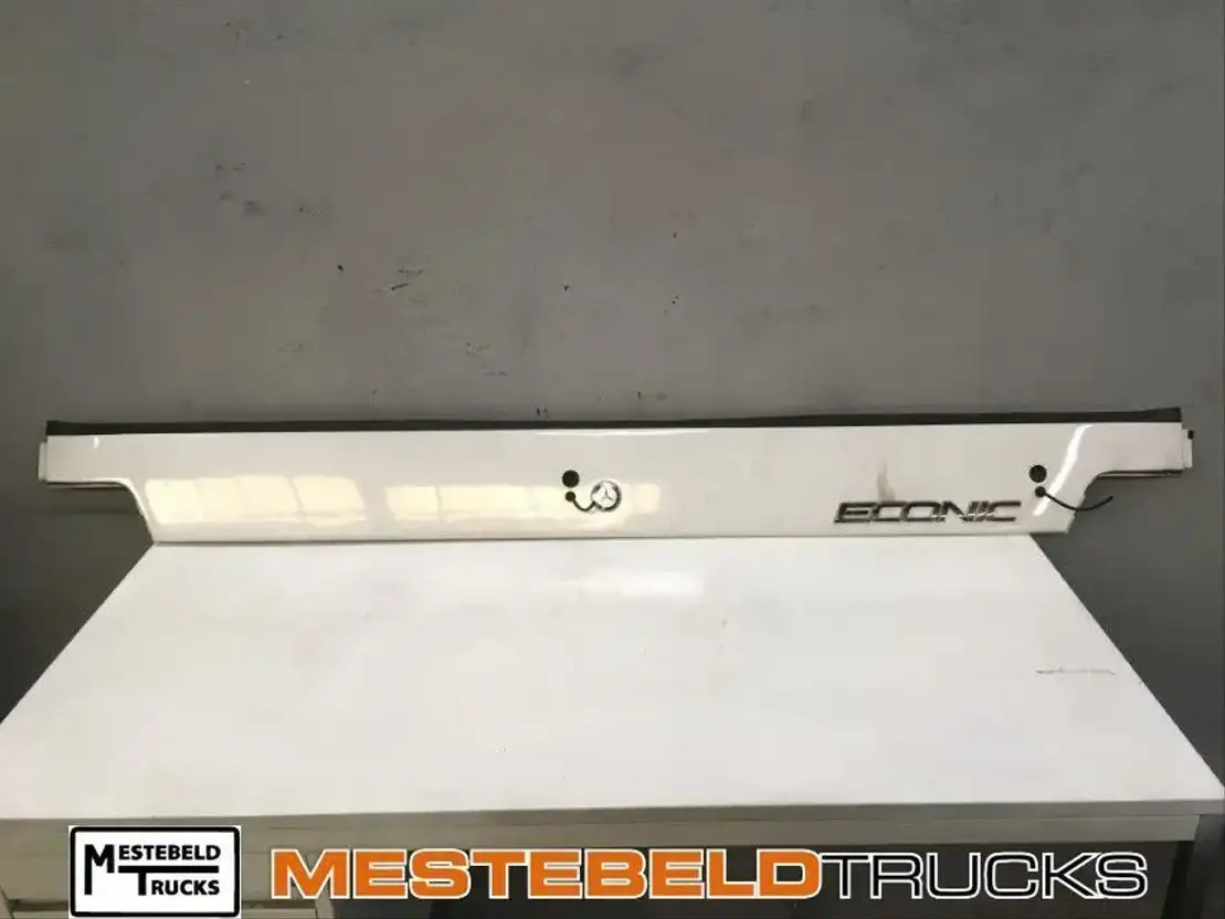 Mercedes-Benz Frontplaat boven grille - Cab and interior for Truck: picture 1 Mercedes-Benz Frontplaat boven grille - Cab and interior for Truck: picture 1