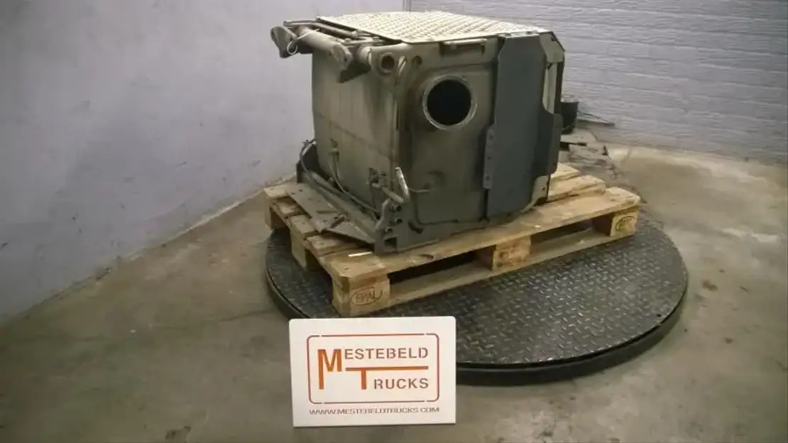 Mercedes-Benz Katalysator 230 L Actros - Muffler/ Exhaust system for Truck: picture 1 Mercedes-Benz Katalysator 230 L Actros - Muffler/ Exhaust system for Truck: picture 1