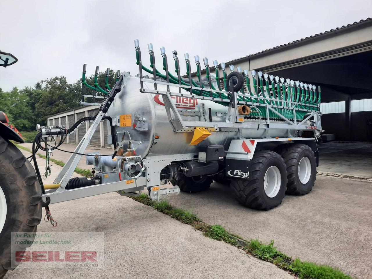Fliegl PFW 12000 Maxx Line Tandem + Skate 150 12m³ / 15 m - Slurry tanker: picture 1 Fliegl PFW 12000 Maxx Line Tandem + Skate 150 12m³ / 15 m - Slurry tanker: picture 1