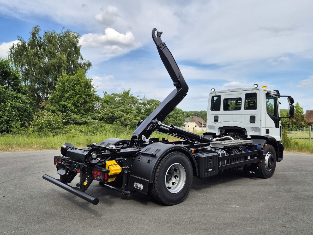 IVECO Euro Cargo 180E32 4x2 Abrollkipper Teleskoparm - Hook lift truck: picture 4 IVECO Euro Cargo 180E32 4x2 Abrollkipper Teleskoparm - Hook lift truck: picture 4