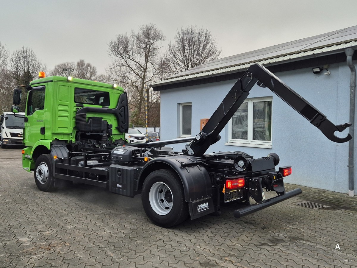 MAN TGM 15.290 BL Aut. Abrollkipper AHK - Hook lift truck: picture 2 MAN TGM 15.290 BL Aut. Abrollkipper AHK - Hook lift truck: picture 2
