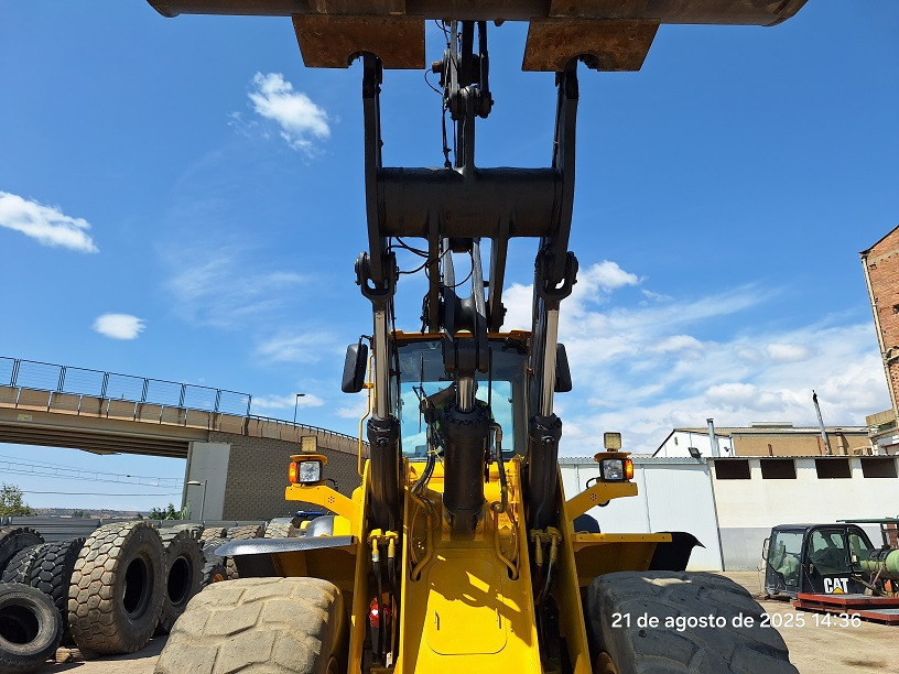 Wheel loader VOLVO L120E: picture 17