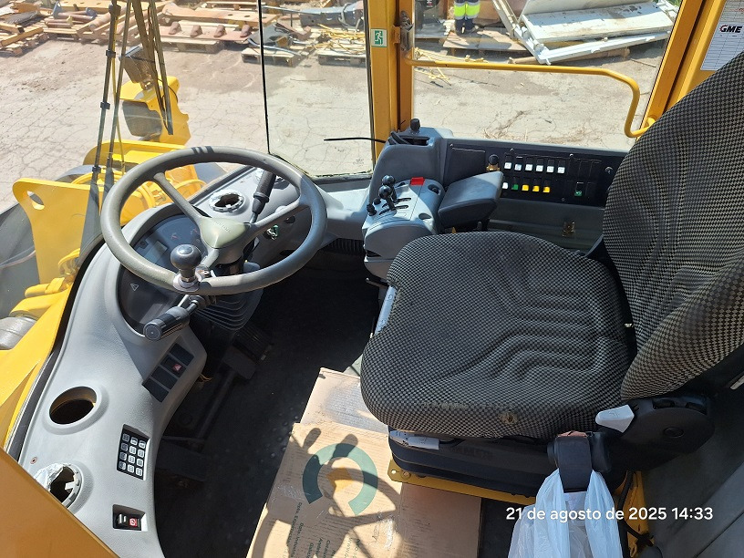 Wheel loader VOLVO L120E: picture 6