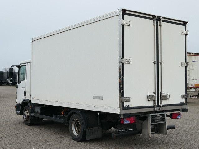 MAN 8.220 TGL BL 4x2, Thermo King, 3. Sitz, 5m lang - Refrigerator truck: picture 3 MAN 8.220 TGL BL 4x2, Thermo King, 3. Sitz, 5m lang - Refrigerator truck: picture 3