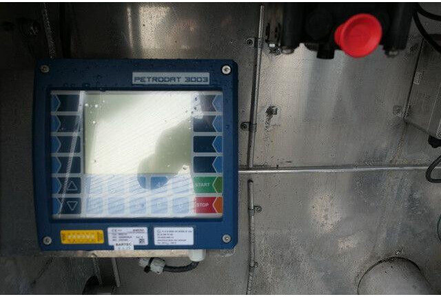 Schrader Z-STA24-42.7/4, Peilstab, 4 Kammern, 43m³ - Tank semi-trailer: picture 4 Schrader Z-STA24-42.7/4, Peilstab, 4 Kammern, 43m³ - Tank semi-trailer: picture 4