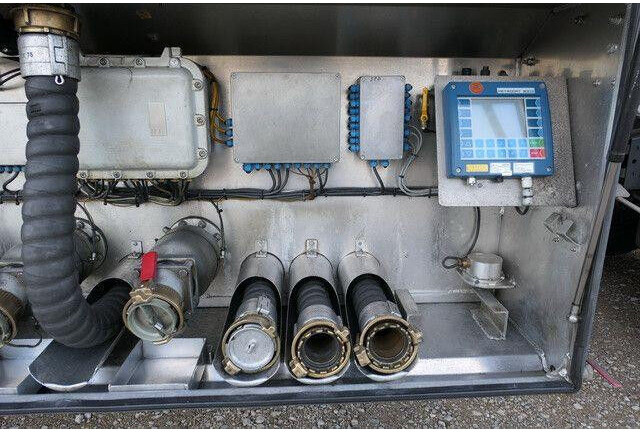 Schrader Z-STA24-42.7/4, Peilstab, 43m³, 4 Kammern - Tank semi-trailer: picture 4 Schrader Z-STA24-42.7/4, Peilstab, 43m³, 4 Kammern - Tank semi-trailer: picture 4