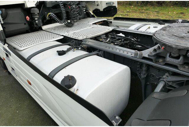 DAF XG 530 FT 4x2, Intarder, 2x Tank, Standklima - Tractor unit: picture 4 DAF XG 530 FT 4x2, Intarder, 2x Tank, Standklima - Tractor unit: picture 4