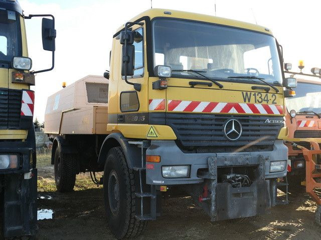 Mercedes-Benz 2035 AK Actros 4x4, Kehrmaschine Schmidt, Allrad - Truck: picture 4 Mercedes-Benz 2035 AK Actros 4x4, Kehrmaschine Schmidt, Allrad - Truck: picture 4