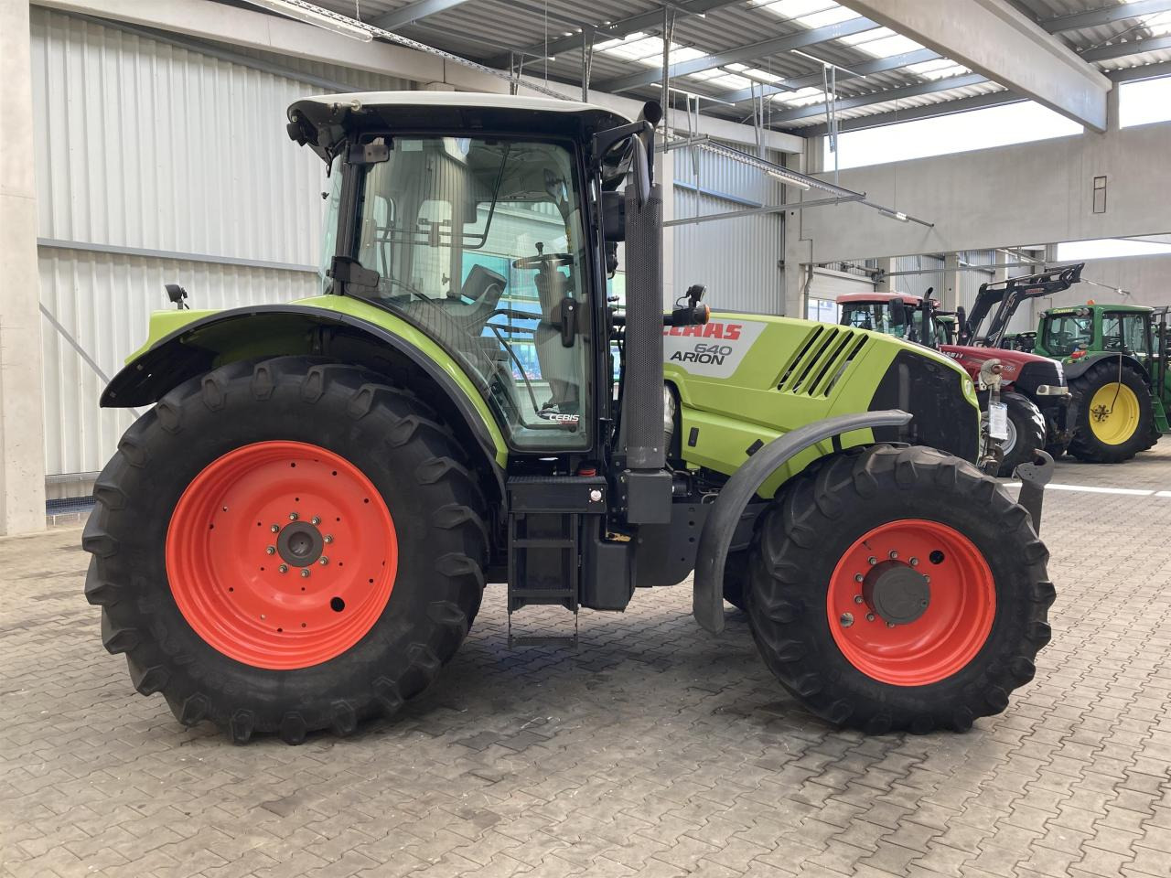 CLAAS Arion 640 - Farm tractor: picture 5 CLAAS Arion 640 - Farm tractor: picture 5