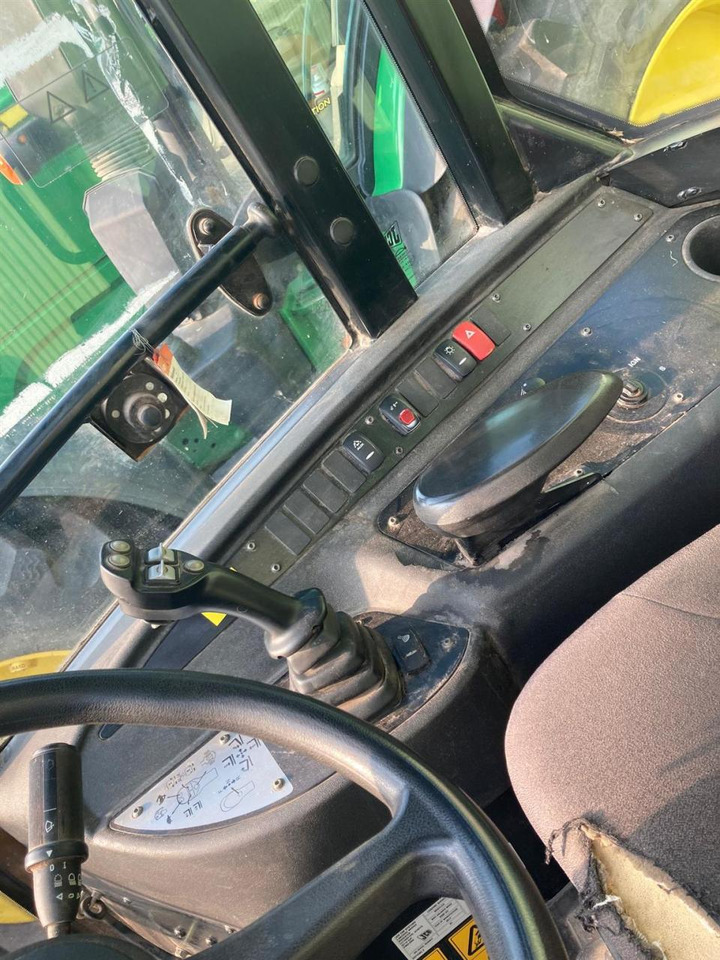 JCB TM 220 - Telescopic handler: picture 4 JCB TM 220 - Telescopic handler: picture 4