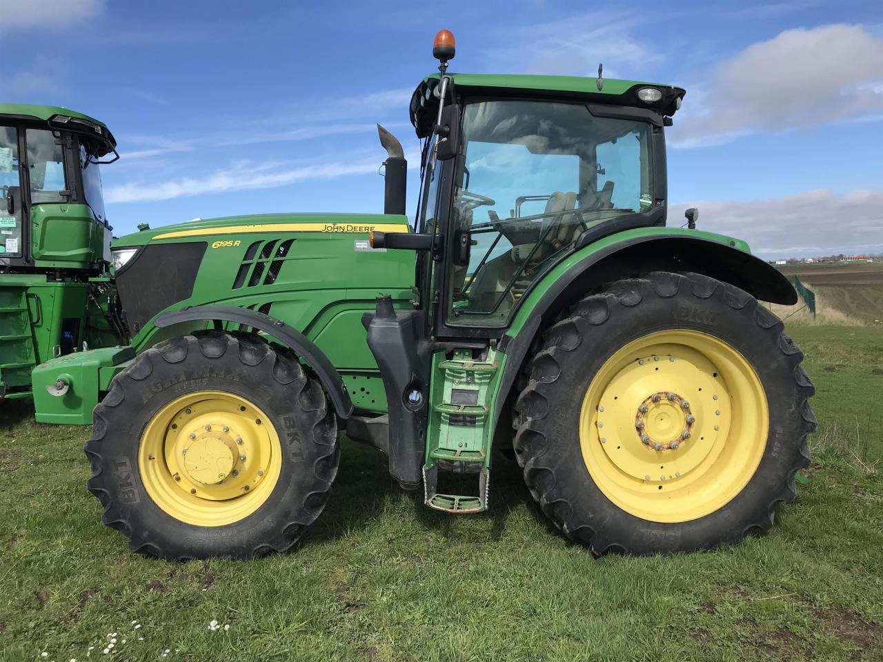 John Deere 6195R - Farm tractor: picture 1 John Deere 6195R - Farm tractor: picture 1