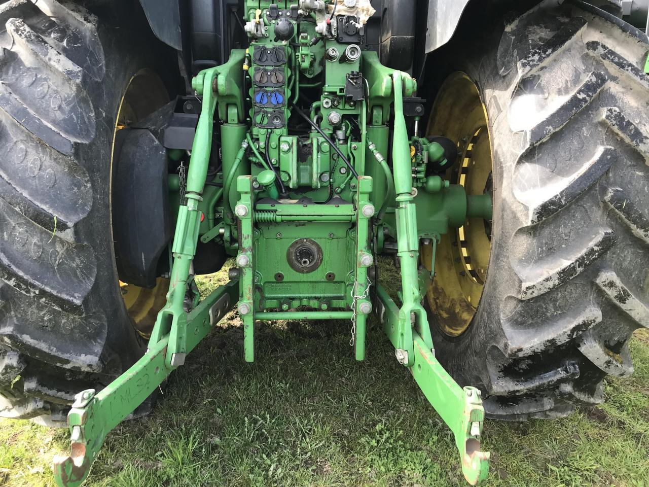 John Deere 6195R - Farm tractor: picture 5 John Deere 6195R - Farm tractor: picture 5
